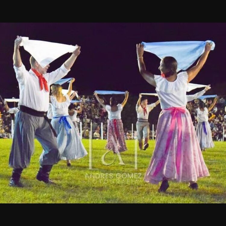 Coreografía grupal de Diamante Baila