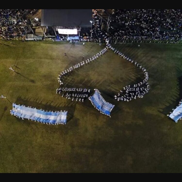 Cuadro de baile folclórico en el festival